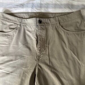 Vuori performance pant size 38